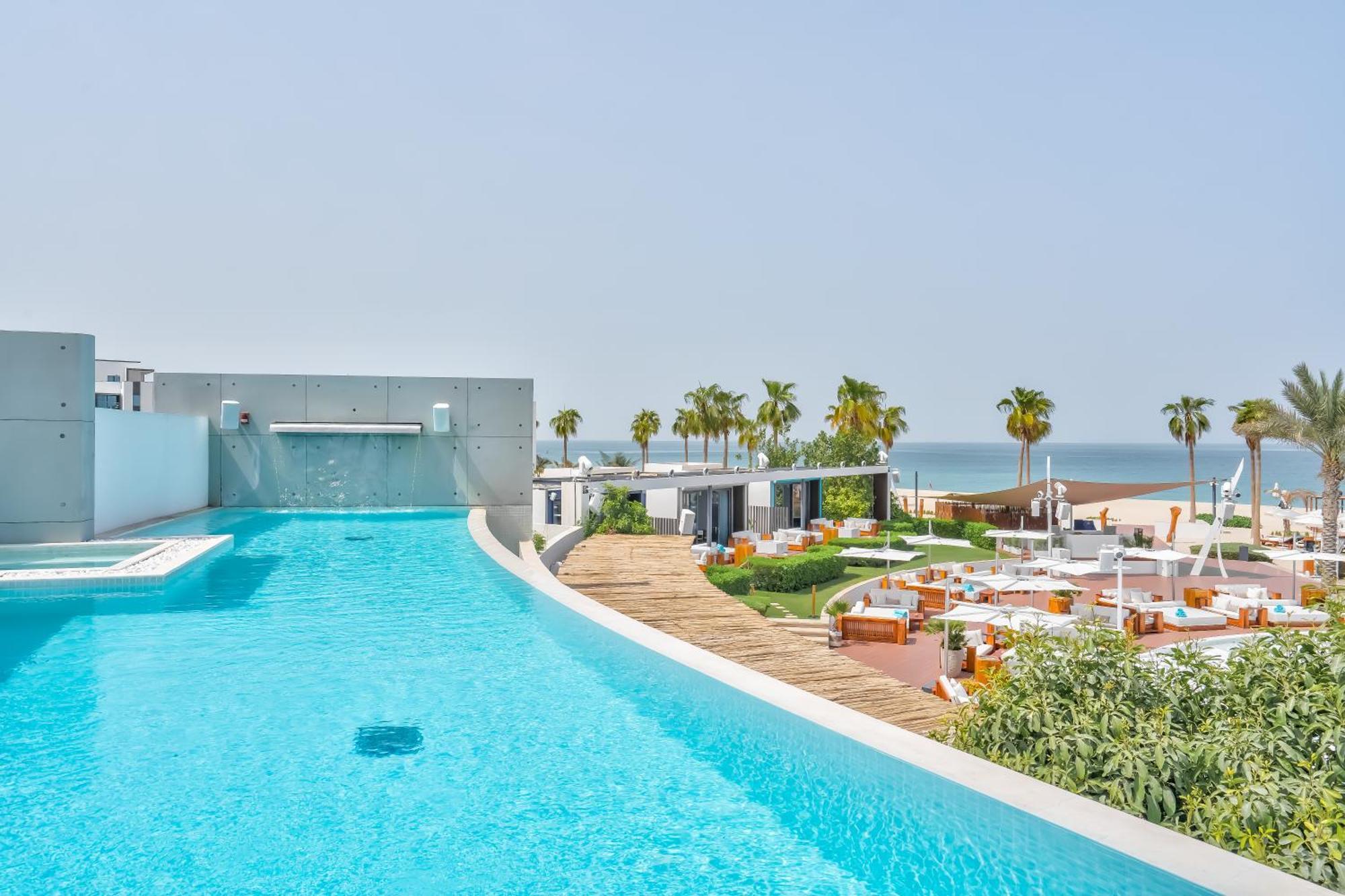 Nikki Beach Resort & Spa Dubaj Pokój zdjęcie The swimming pool at the hotel