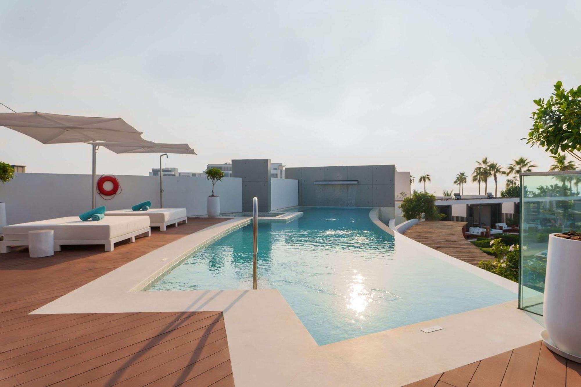 Nikki Beach Resort & Spa Dubaj Zewnętrze zdjęcie Rooftop pool at the hotel