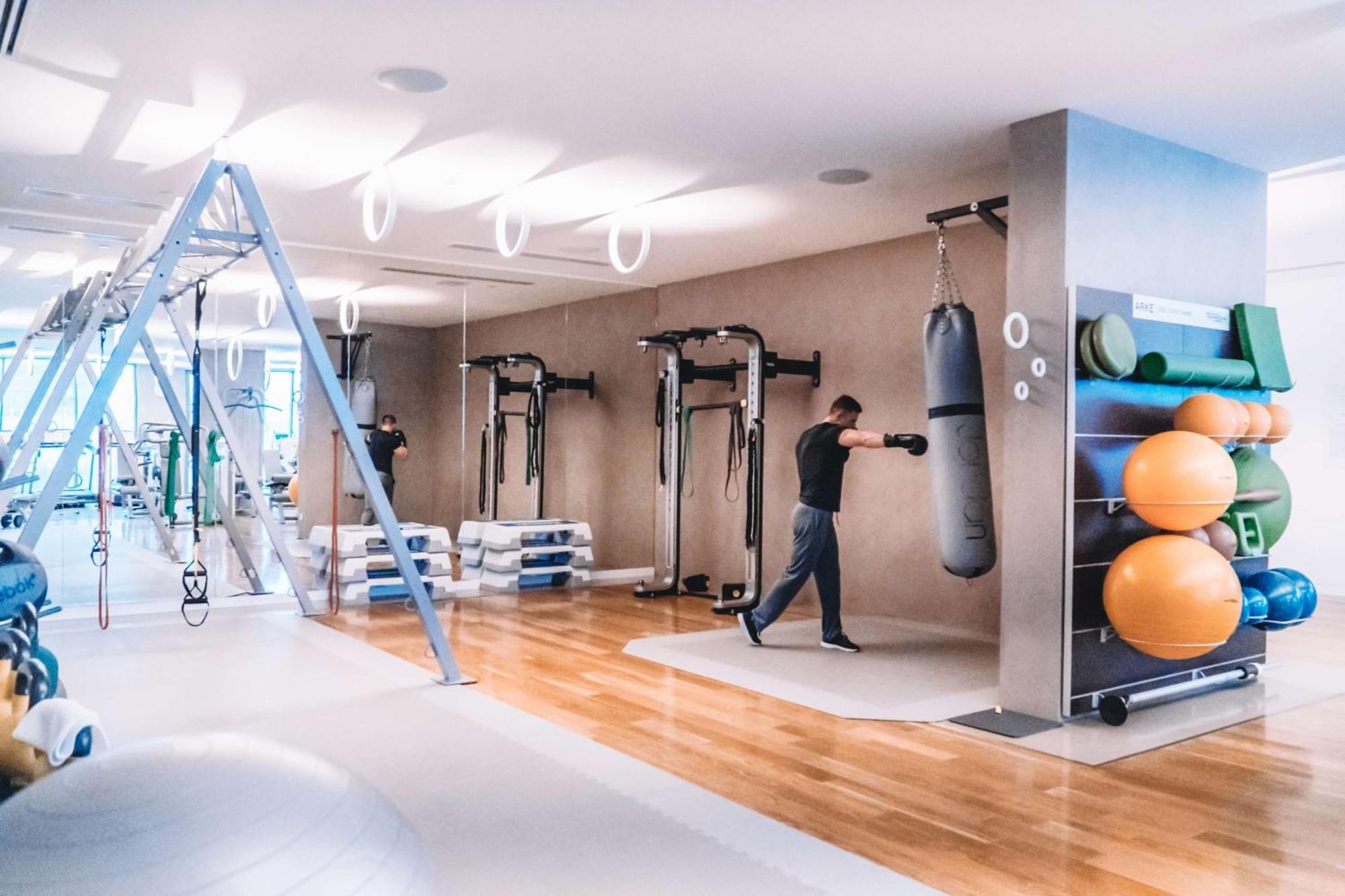 Nikki Beach Resort & Spa Dubaj Zewnętrze zdjęcie The gym at the 57th floor
